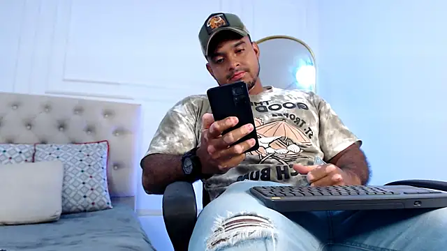 Big furry bear13 online show from 01.10.26