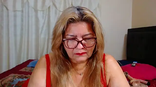 Snapshot of maturehot649 chatting on 01.26.25 maturehot649 online show from 01.26.25