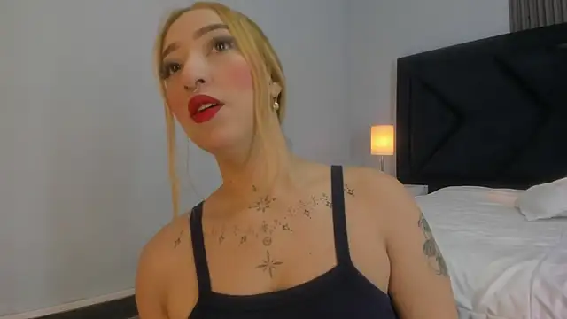 Snapshot of MollyCruz chatting on 02.15.25 MollyCruz online show from 02.15.25