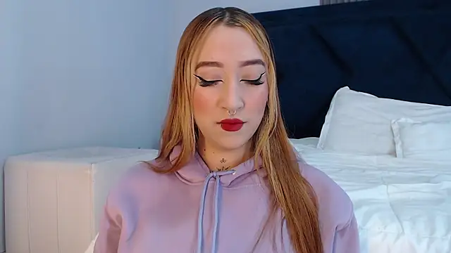 Snapshot of MollyCruz chatting on 03.17.25 MollyCruz online show from 03.17.25