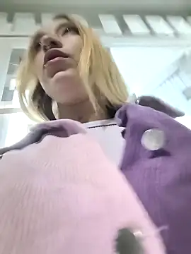 MollyCruz online show from 12.21.25