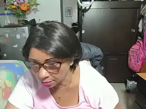 Snapshot of Mrs_mommy_ chatting on 10.23.25 Mrs mommy online show from 10.23.25