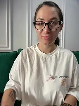 Snapshot of HotXMom chatting on 03.04.26 HotXMom online show from 03.04.26