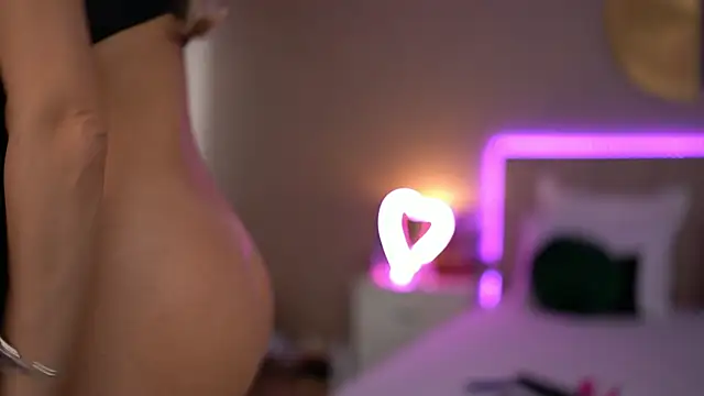 EvellineClaire online show from 04.25.26