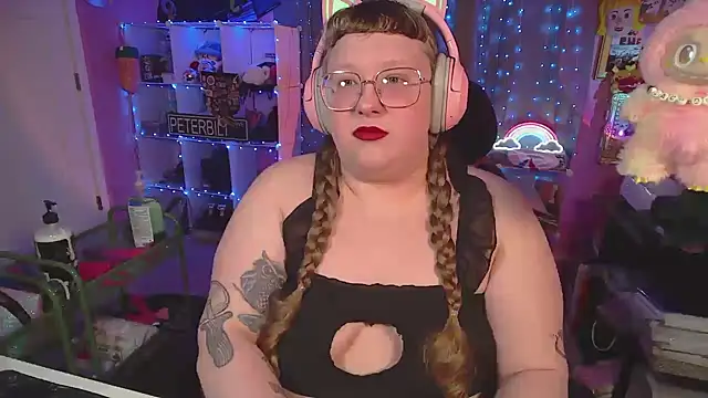 Snapshot of FatVeronica chatting on 03.15.26 FatVeronica online show from 03.15.26