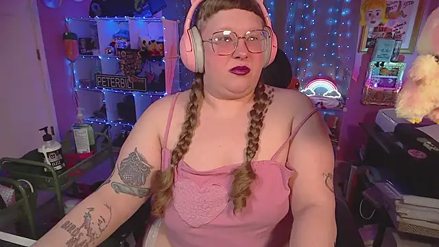 Snapshot of FatVeronica chatting on 03.17.26 FatVeronica online show from 03.17.26