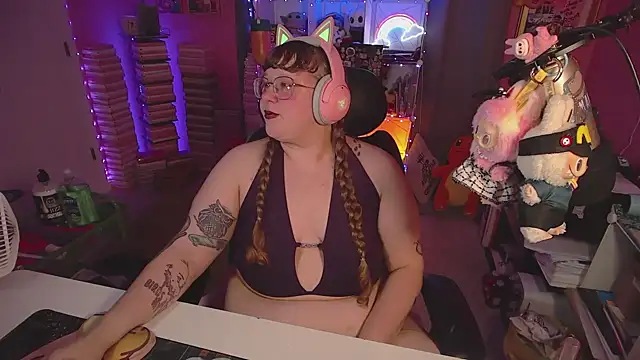 Snapshot of FatVeronica chatting on 06.23.26 FatVeronica online show from 06.23.26