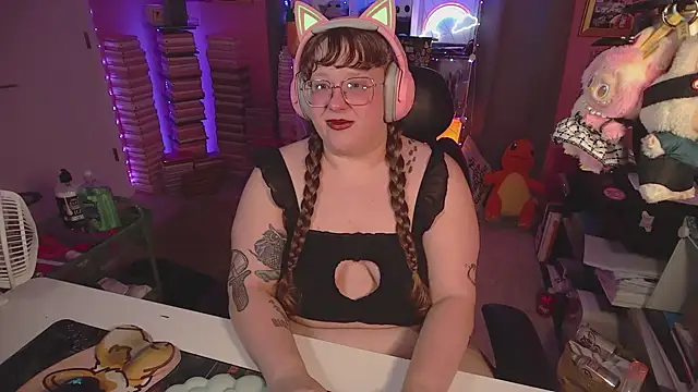 Snapshot of FatVeronica chatting on 06.24.26 FatVeronica online show from 06.24.26