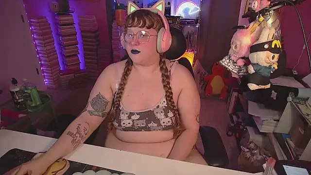 Snapshot of FatVeronica chatting on 06.24.26 FatVeronica online show from 06.24.26