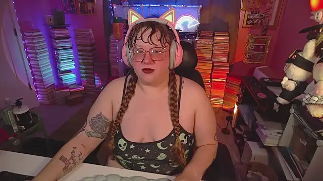 Snapshot of FatVeronica chatting on 07.04.26 FatVeronica online show from 07.04.26