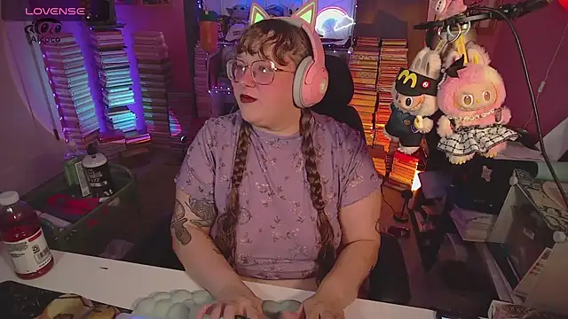 Snapshot of FatVeronica chatting on 07.26.26 FatVeronica online show from 07.26.26