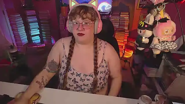 Snapshot of FatVeronica chatting on 07.30.26 FatVeronica online show from 07.30.26