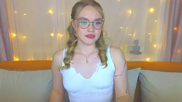 Aurora Golden1 online show from 03.16.25