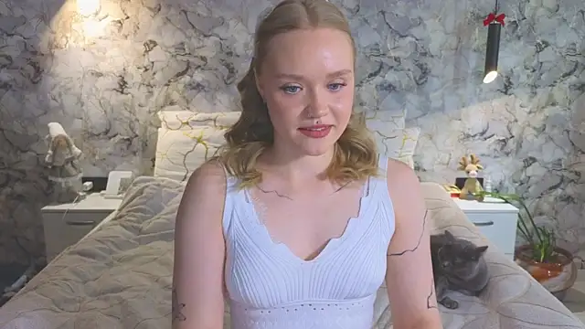 Snapshot of Aurora_Golden1 chatting on 06.22.26 Aurora Golden1 online show from 06.22.26