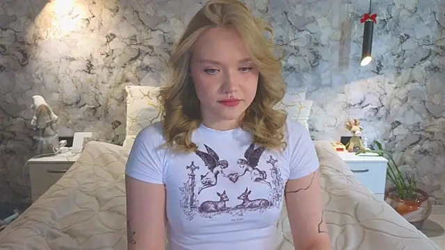Snapshot of Aurora_Golden1 chatting on 06.23.26 Aurora Golden1 online show from 06.23.26