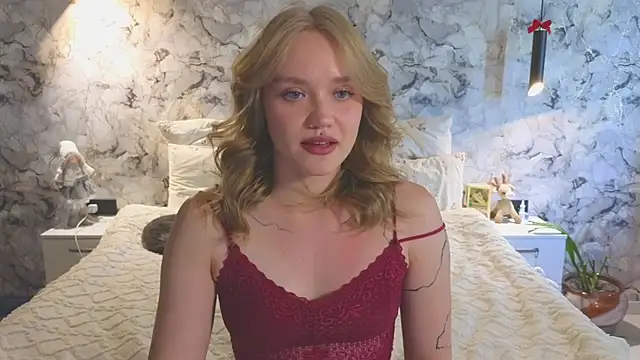 Snapshot of Aurora_Golden1 chatting on 07.04.26 Aurora Golden1 online show from 07.04.26