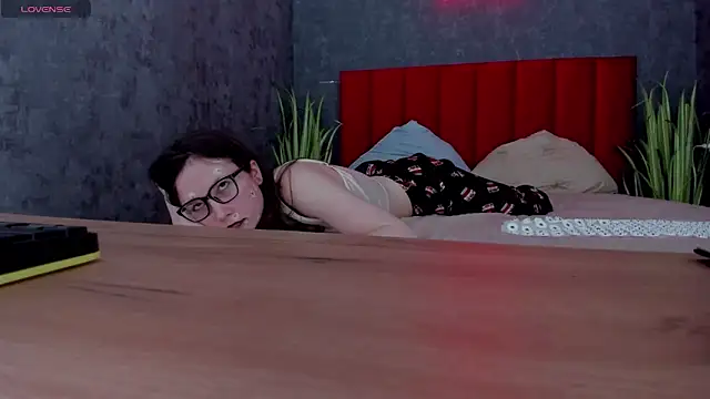 OliviaTurnery online show from 01.05.26