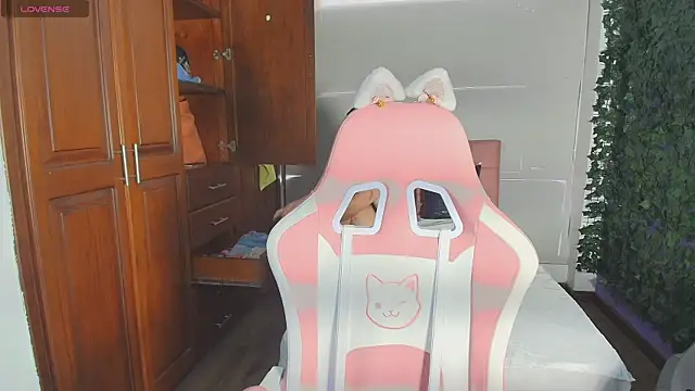 Snapshot of emmars_ chatting on 11.05.25 emmars online show from 11.05.25