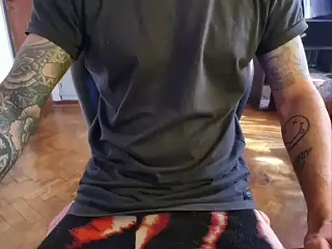 Snapshot of rumplstink chatting on 10.29.25 rumplstink online show from 10.29.25