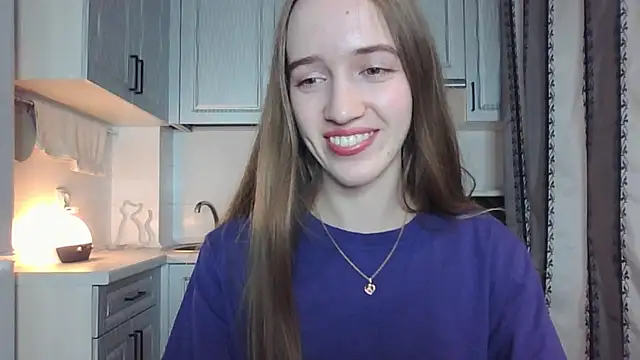 Snapshot of leslie_my_lovee chatting on 10.03.25 leslie my lovee online show from 10.03.25