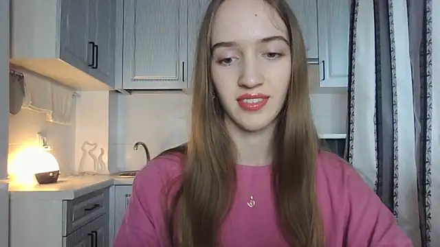 Snapshot of leslie_my_lovee chatting on 10.05.25 leslie my lovee online show from 10.05.25