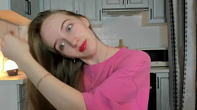 Snapshot of leslie_my_lovee chatting on 10.07.25 leslie my lovee online show from 10.07.25