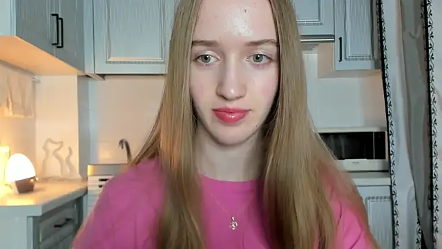 Snapshot of leslie_my_lovee chatting on 10.14.25 leslie my lovee online show from 10.14.25