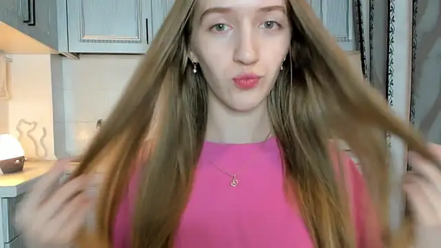 Snapshot of leslie_my_lovee chatting on 10.24.25 leslie my lovee online show from 10.24.25