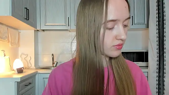 Snapshot of leslie_my_lovee chatting on 11.11.25 leslie my lovee online show from 11.11.25