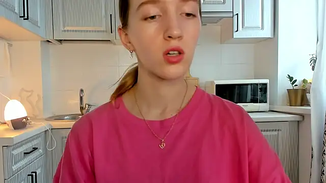 Snapshot of leslie_my_lovee chatting on 07.14.26 leslie my lovee online show from 07.14.26