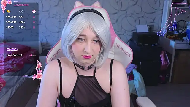 Snapshot of TheTrixy chatting on 03.10.26 TheTrixy online show from 03.10.26