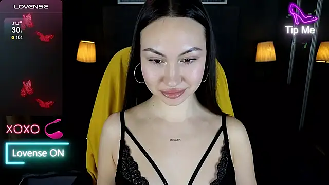 Snapshot of GIGI_BENNET chatting on 02.24.25 GIGI BENNET online show from 02.24.25