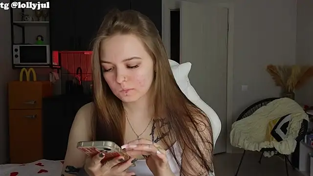 Snapshot of doll_lol_ chatting on 10.09.25 doll lol online show from 10.09.25