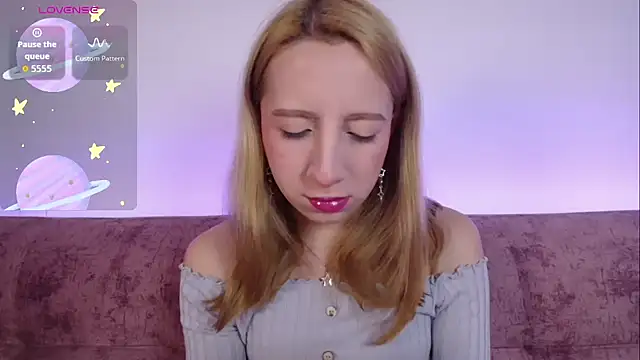 Snapshot of Miiaa_doll chatting on 11.18.25 Miiaa doll online show from 11.18.25