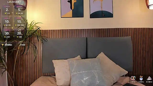 Snapshot of NicolleeEvanss chatting on 03.20.25 NicolleeEvanss online show from 03.20.25