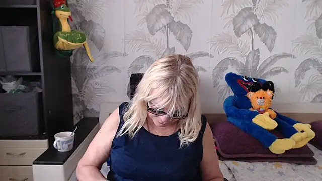 CamDiva113 online show from 03.20.25