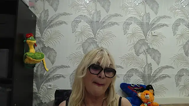 CamDiva113 online show from 03.20.25