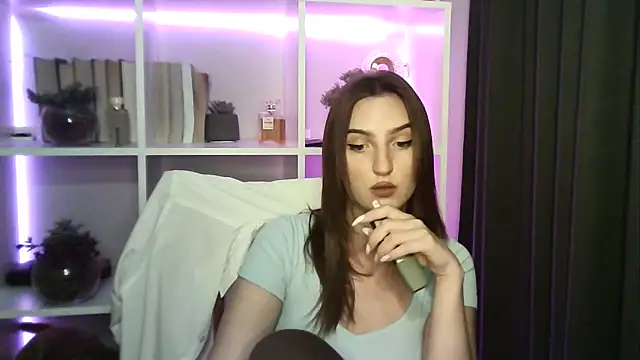 Snapshot of X_Alisa chatting on 09.21.25 X Alisa online show from 09.21.25