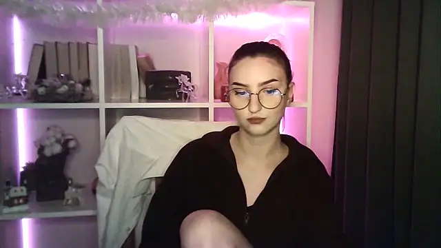 Snapshot of X_Alisa chatting on 12.18.25 X Alisa online show from 12.18.25