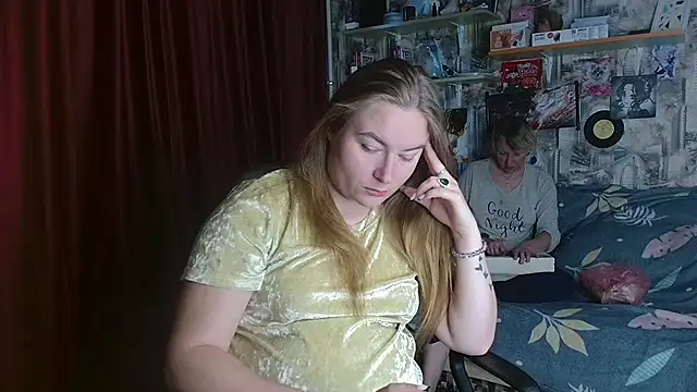 Snapshot of ElenaMaeer chatting on 09.21.25 ElenaMaeer online show from 09.21.25