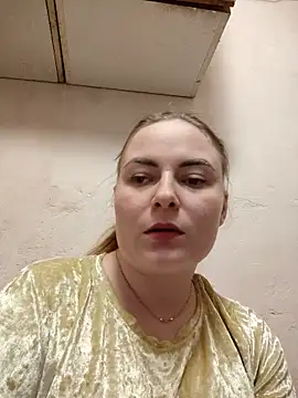 Snapshot of ElenaMaeer chatting on 12.04.25 ElenaMaeer online show from 12.04.25