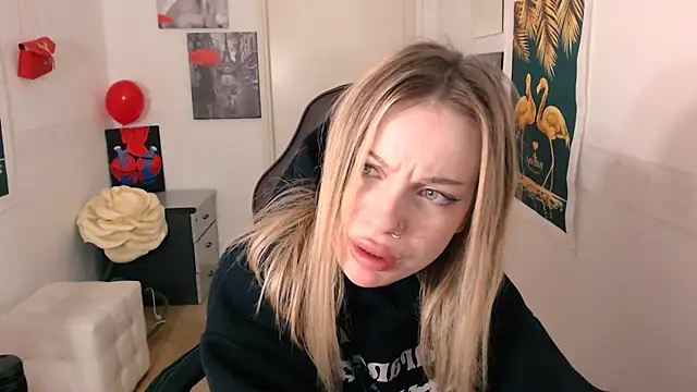 HeyDoraa online show from 12.04.24