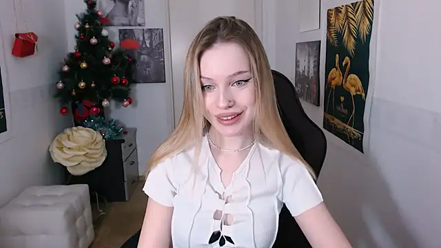 HeyDoraa online show from 12.19.24