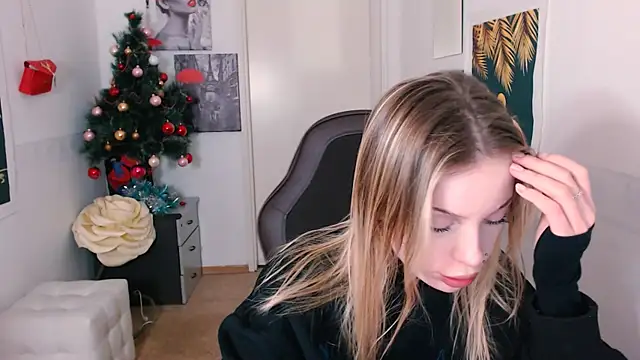 HeyDoraa online show from 12.21.24