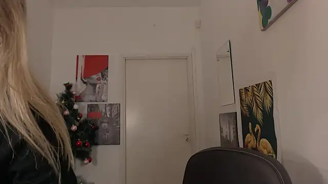 HeyDoraa online show from 01.19.25