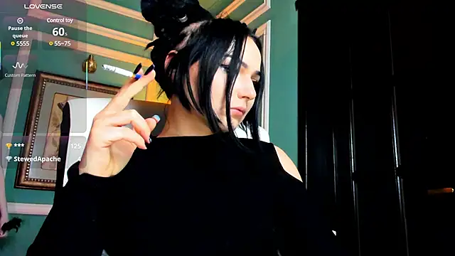 Snapshot of 1Munique chatting on 02.23.25 1Munique online show from 02.23.25