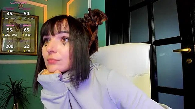 Snapshot of 1Munique chatting on 09.30.25 1Munique online show from 09.30.25