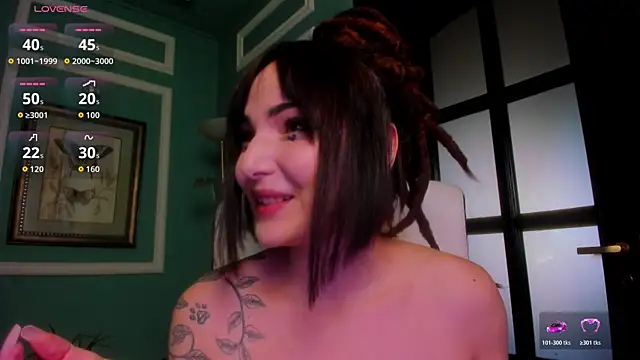 Snapshot of 1Munique chatting on 12.16.25 1Munique online show from 12.16.25