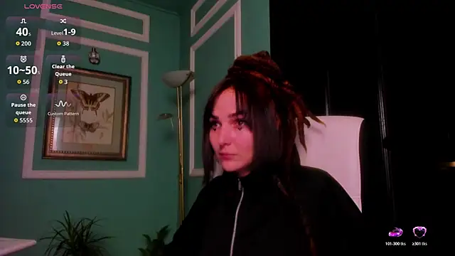 Snapshot of 1Munique chatting on 12.17.25 1Munique online show from 12.17.25