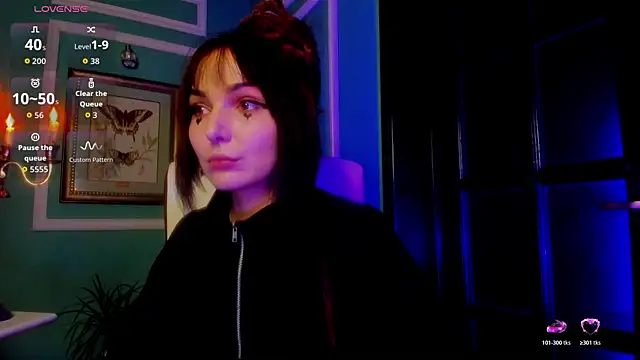 Snapshot of 1Munique chatting on 12.18.25 1Munique online show from 12.18.25